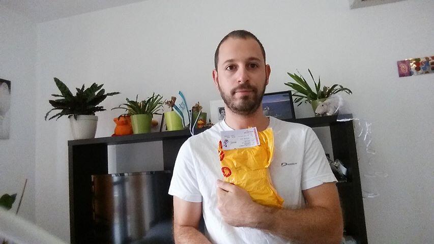 Родион Соломоник с полученной посылкой. Фото из личного архива (Из личного архива) Родион Соломоник с полученной посылкой. Фото из личного архива