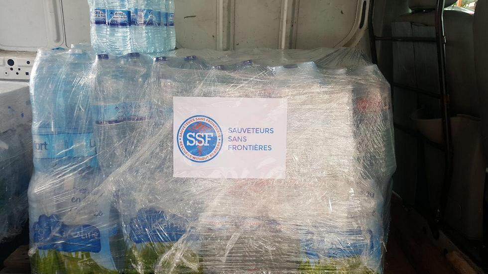 Water brought by Rescuers Without Borders to Saint Martin (Photo: SSF) (צילום: ארגון ''SSF הצלה ללא גבולות'') Water brought by Rescuers Without Borders to Saint Martin (Photo: SSF)