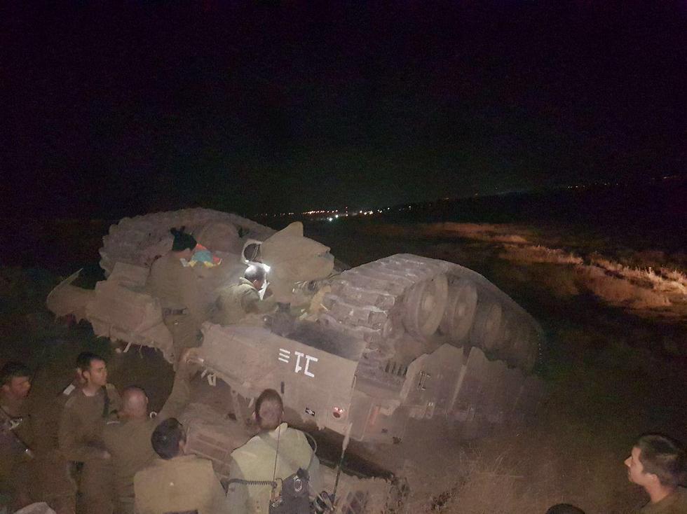 Перевернувшийся танкnullnull Перевернувшийся танк