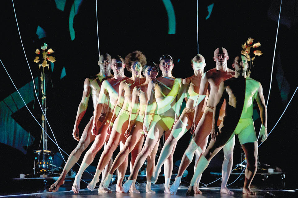 Сцена из спектакля "Робот". Фото: Laurent Philippe (Фото: Laurent Philippe) Сцена из спектакля "Робот". Фото: Laurent Philippe