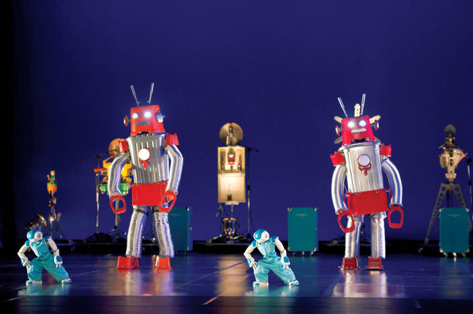 Сцена из спектакля "Робот". Фото: Laurent Philippe (Фото: Laurent Philippe) Сцена из спектакля "Робот". Фото: Laurent Philippe