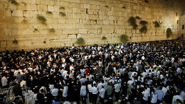 Jews praying at the Western Wall on Yom Kippur (Photo: Reuters)