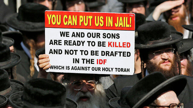 Haredim protest IDF draft (Photo: EPA)