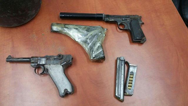 Арабы сдали всего три пистолетаnullnull Арабы сдали всего три пистолета