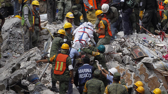 Развалины школы в Мексике. Фото: ЕРА