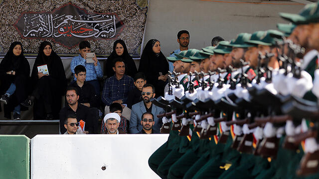 Парад Корпуса стражей исламской революции в Тегеране. Фото: EPA (צילום: EPA) Парад Корпуса стражей исламской революции в Тегеране. Фото: EPA