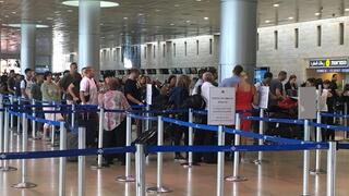 Пассажиры в аэропорту Бен-Гурион 