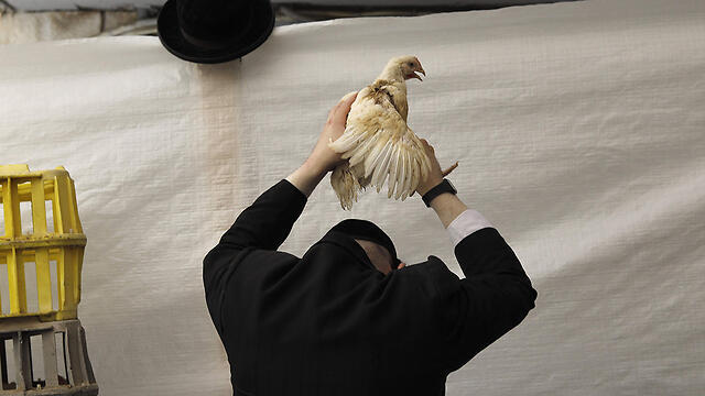 The Kapparot ritual (Photo: AFP)