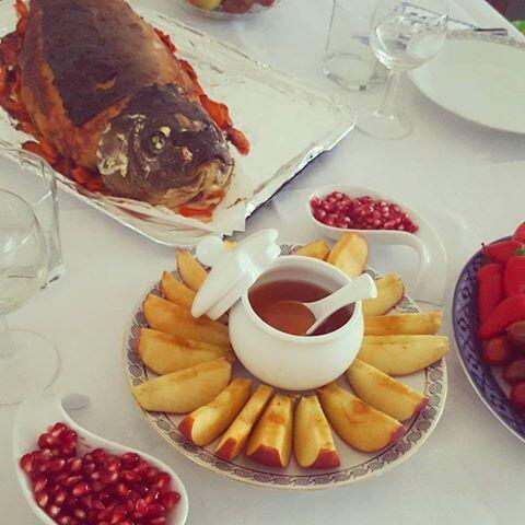 Автор фото - Лев Разумов. Голова рыбы, яблоки, мед - все традиции соблюдены (Лев Разумов) Автор фото - Лев Разумов. Голова рыбы, яблоки, мед - все традиции соблюдены