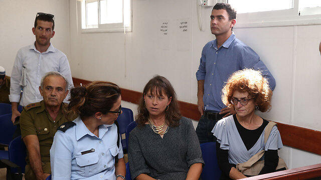 Hadas Mizrahi (C), in court on Monday (Photo: Ohad Zwigenberg) (צילום: אוהד צויגנברג) Hadas Mizrahi (C), in court on Monday (Photo: Ohad Zwigenberg)