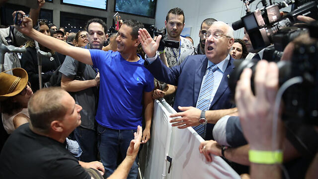 Rivlin meets with disabled protesters