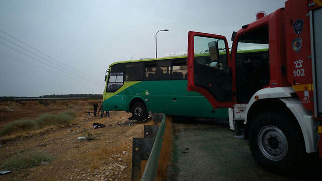 Авария на шоссе № 90. Фото: TPS (צילום: ארז כפיר TPS) Авария на шоссе № 90. Фото: TPS