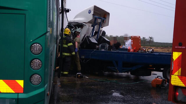 Авария на шоссе № 90. Фото: ТPS (צילום: ארז כפיר TPS) Авария на шоссе № 90. Фото: ТPS