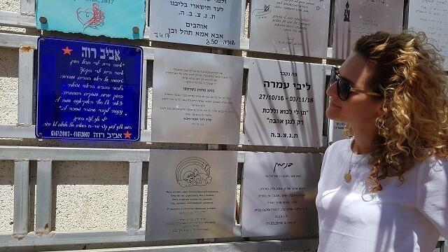 Родители могут установить плитку с именем покойного ребенка