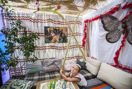 Сын автора Марк Шамота в семейной сукке (Макс Шамота) Сын автора Марк Шамота в семейной сукке