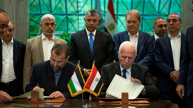 Hamas and Fatah sign a reconciliation agreement