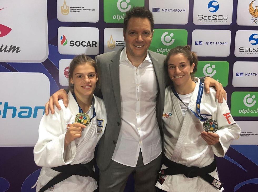 L to R: Temelkova, Hershko and Israeli silver medalist Timna Nelson Levy (צילום: איגוד הג'ודו) L to R: Temelkova, Hershko and Israeli silver medalist Timna Nelson Levy