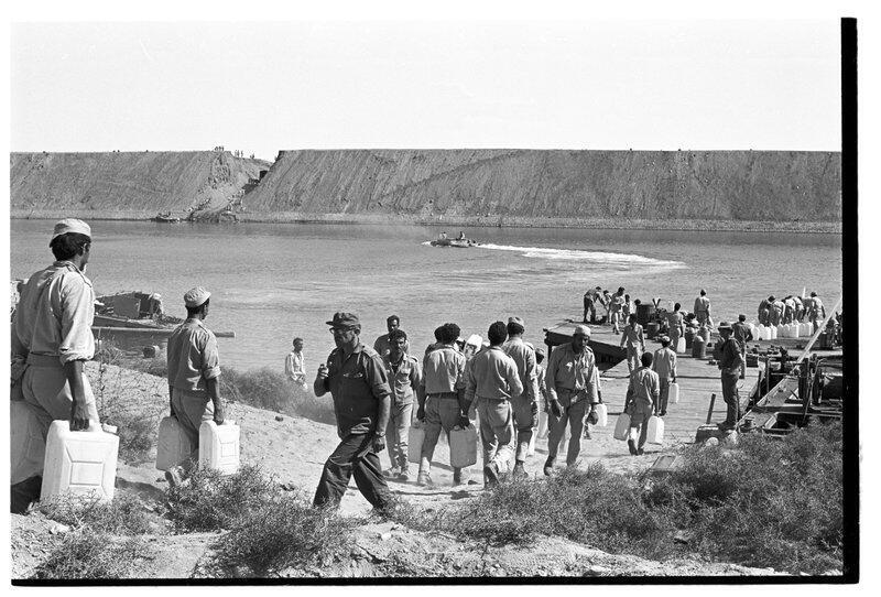 Солдаты ЦАХАЛа и сил ООН на Суэцком канале. Фото: Давид Рубингер