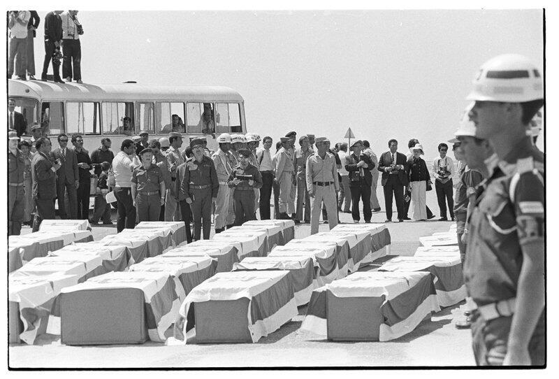 Возвращение на родину тел погибших. Фото: Давид Рубингер