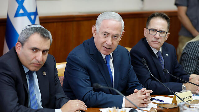 Cabinet meeting. If Iran does expand in Syria, what’s Netanyahu planning to do? Declare war? (צילום: EPA) Cabinet meeting. If Iran does expand in Syria, what’s Netanyahu planning to do? Declare war?
