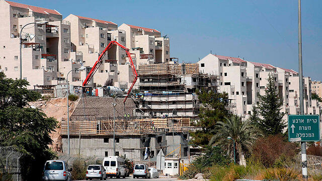 Construction in the settlement of Kiryat Arba