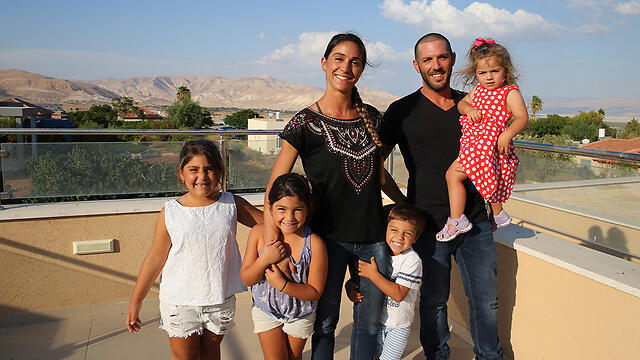 Семья Гозлан. Фото: Амит Шааби (צילום: עמית שאבי) Семья Гозлан. Фото: Амит Шааби