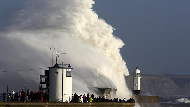 Ураган "Офелия" обрушился на Европу. Фото: AFP
