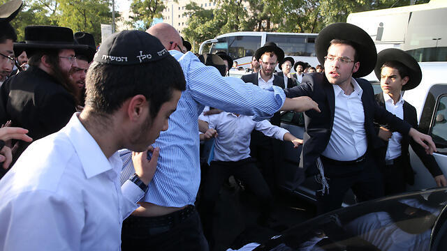 Drivers clashing with Haredi protesters in Jerusalem