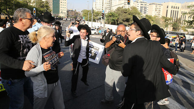 Drivers clashing with Haredi protesters in Jerusalem