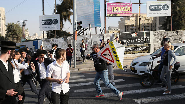 Drivers clashing with Haredi protesters in Jerusalem