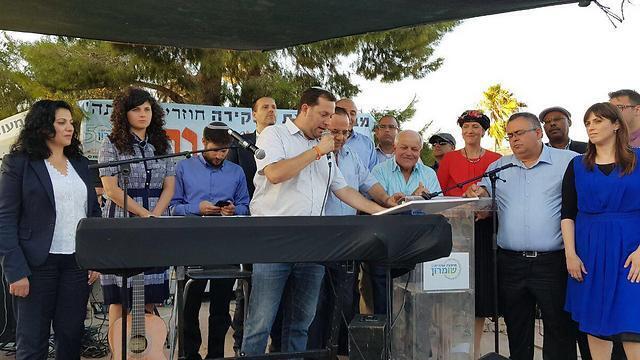 Knesset parliamentarians and ministers at an event in Sa-Nur. Center: Chairman of the Shomron Regional Council Yossi Dagan