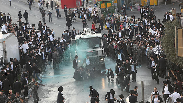 Haredi protest near Jerusalem's Chords Bridge