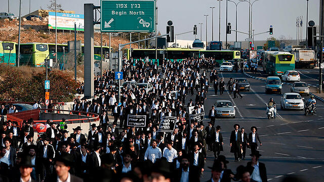 Hundreds of protesters converged on Jerusalem's Chords Bridge