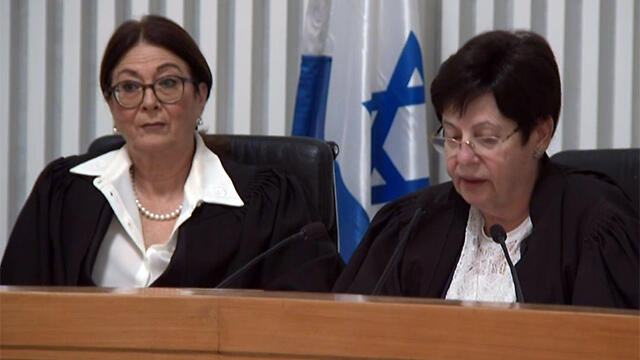 Outgoing Chief Justice Naor (R) read her final verdict, flanked by new Chief Justice Hayut (צילום: לע"מ) Outgoing Chief Justice Naor (R) read her final verdict, flanked by new Chief Justice Hayut