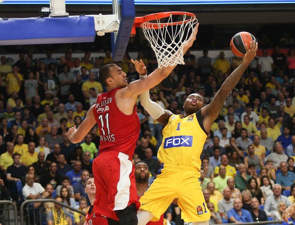 Маккаби против Олимпиакоса. Фото: Оз Муалем и Реувен Шварц (צילום: ראובן שוורץ) Маккаби против Олимпиакоса. Фото: Оз Муалем и Реувен Шварц