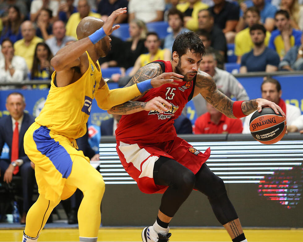 Маккаби против Олимпиакоса. Фото: Оз Муалем (צילום: עוז מועלם) Маккаби против Олимпиакоса. Фото: Оз Муалем