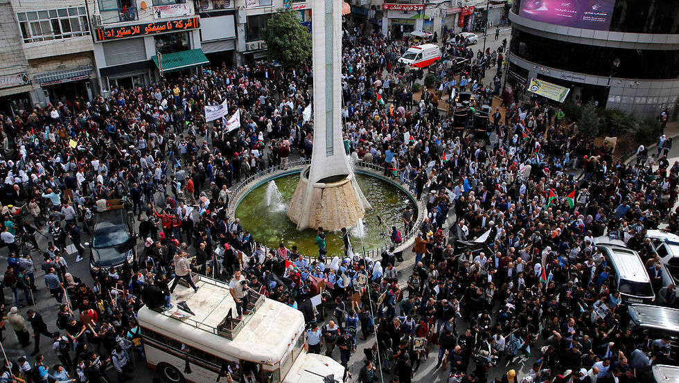 Palestinians protest in Ramallah against the Balfour Declaration