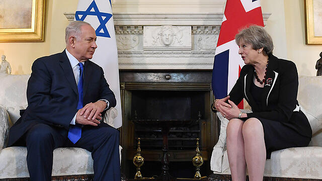 Prime Minister Netanyahu meets with British Prime Minister May in London (צילום: gettyimages) Prime Minister Netanyahu meets with British Prime Minister May in London