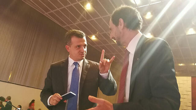 Israeli envoy to UNESCO Shama-Hacohen (L) arguing with his Palestinian counterpartnullnull Israeli envoy to UNESCO Shama-Hacohen (L) arguing with his Palestinian counterpart