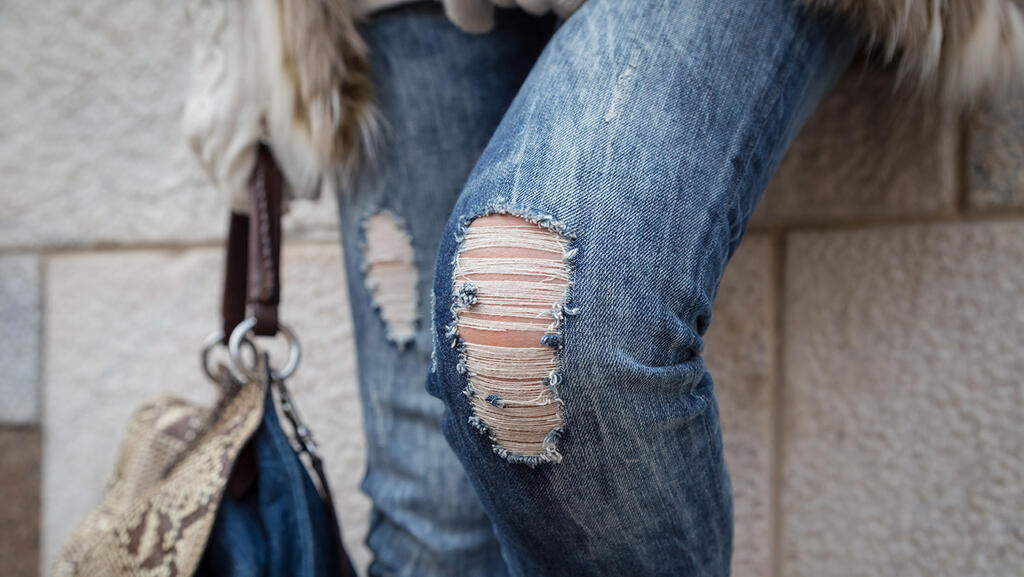 A cleaner technology for dyeing jeans using sound waves (Photo: Shutterstock) A cleaner technology for dyeing jeans using sound waves