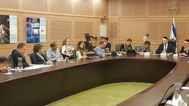 Заседание комиссии. Фото: пресс-служба кнессета (צילום: דוברות הכנסת) Заседание комиссии. Фото: пресс-служба кнессета