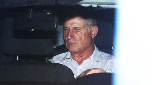 Shimron leaving for the confrontation with Ganor