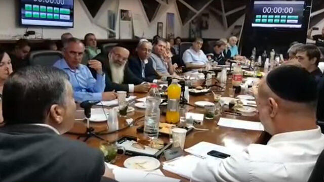 Кто из них насильник?