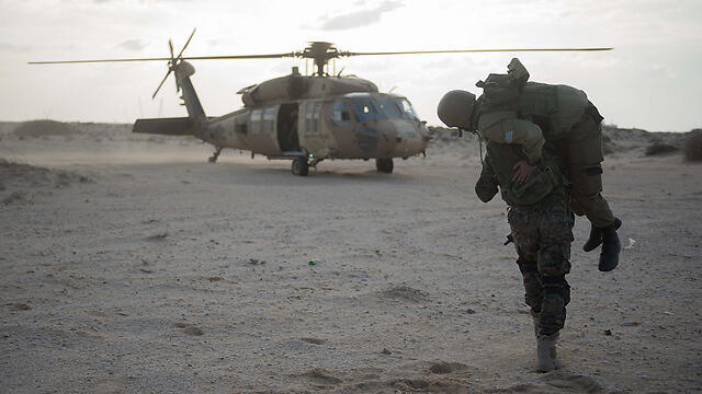 Учения спасательно-эвакуационного отряда. Фото: пресс-служба ЦАХАЛа (צילום: דובר צה"ל) Учения спасательно-эвакуационного отряда. Фото: пресс-служба ЦАХАЛа