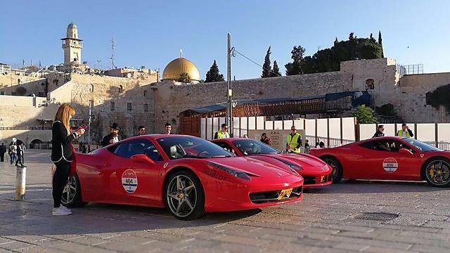 Ferrari у Стены плача. Фото: Офир Гонен