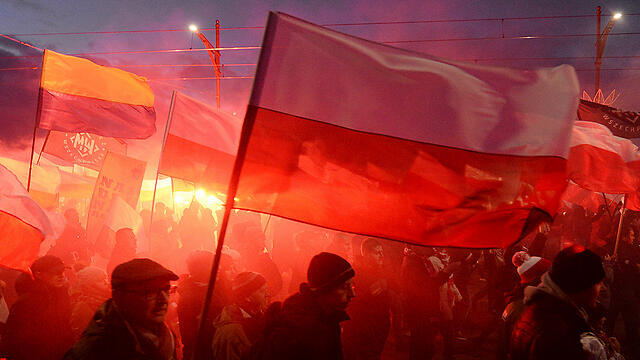 Марш националистов в Варшаве. Фото: АР и ЕРА (צילום: AP) Марш националистов в Варшаве. Фото: АР и ЕРА