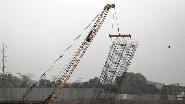 The obstacle being built along the Gaza border 