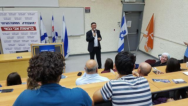 Gabbay, speaking to BGU students (צילום: רועי עידן) Gabbay, speaking to BGU students