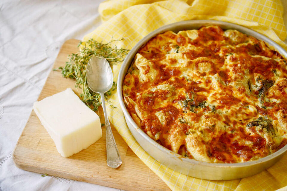 Запеканка с макаронами, двумя видами сыра и шпинатов. Фото: Мерав Гавиш (Фото: Мерав Гавиш) Запеканка с макаронами, двумя видами сыра и шпинатов. Фото: Мерав Гавиш