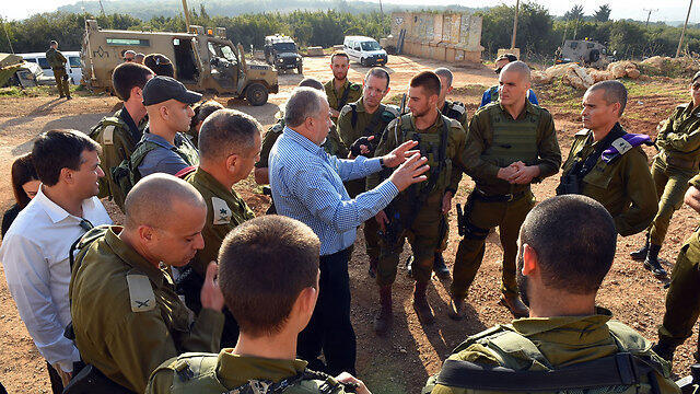 Lieberman on tour of northern border